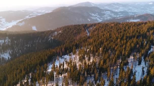 Montagnes en plein soleil en hiver — Video