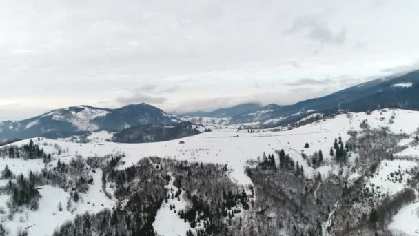 Montanhas no tempo de inverno — Vídeo de Stock