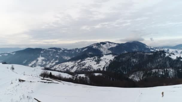Montanhas no tempo de inverno — Vídeo de Stock