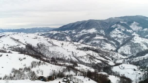 Montanhas no tempo de inverno — Vídeo de Stock