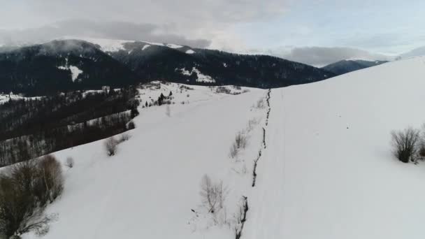 Vackra bergen på vintern — Stockvideo