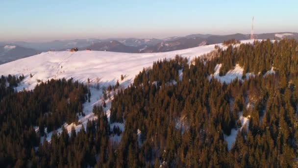 Karpaty v západu slunce v zimě — Stock video