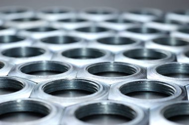 Yan görünüş, yakın plan krom metal fındık.