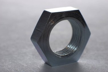 Bir krom altıgen metal fındığa yakın çekim
