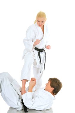 Tatlı sarışın kız ve genç küstah adam karate