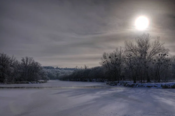 Mistico ipnotizzante paesaggio invernale — Foto Stock