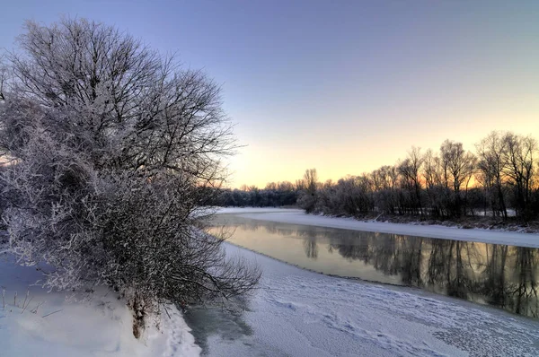 Bella vista mozzafiato sul fiume — Foto Stock