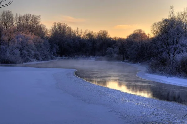 Schöne faszinierende Aussicht auf den Fluss — Stockfoto