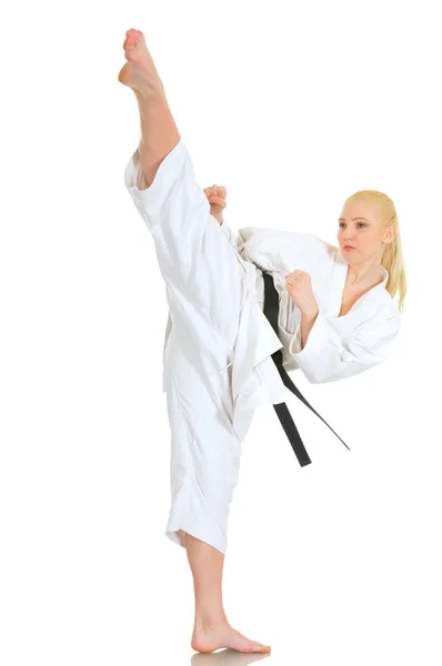 Genç yetenekli sarışın profesyonel karate atleti — Stok fotoğraf