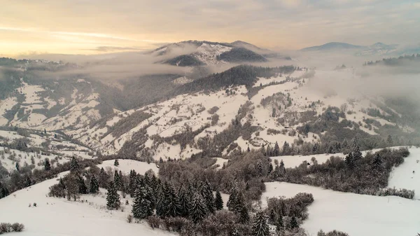 Belle vue ensorcelante sur les montagnes et les rochers — Photo