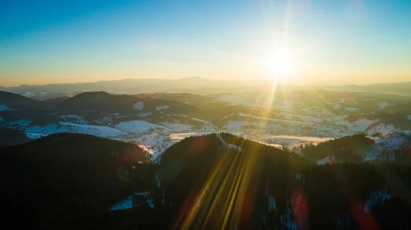 Letecký pohled krásná krajina zimních kopců — Stock fotografie
