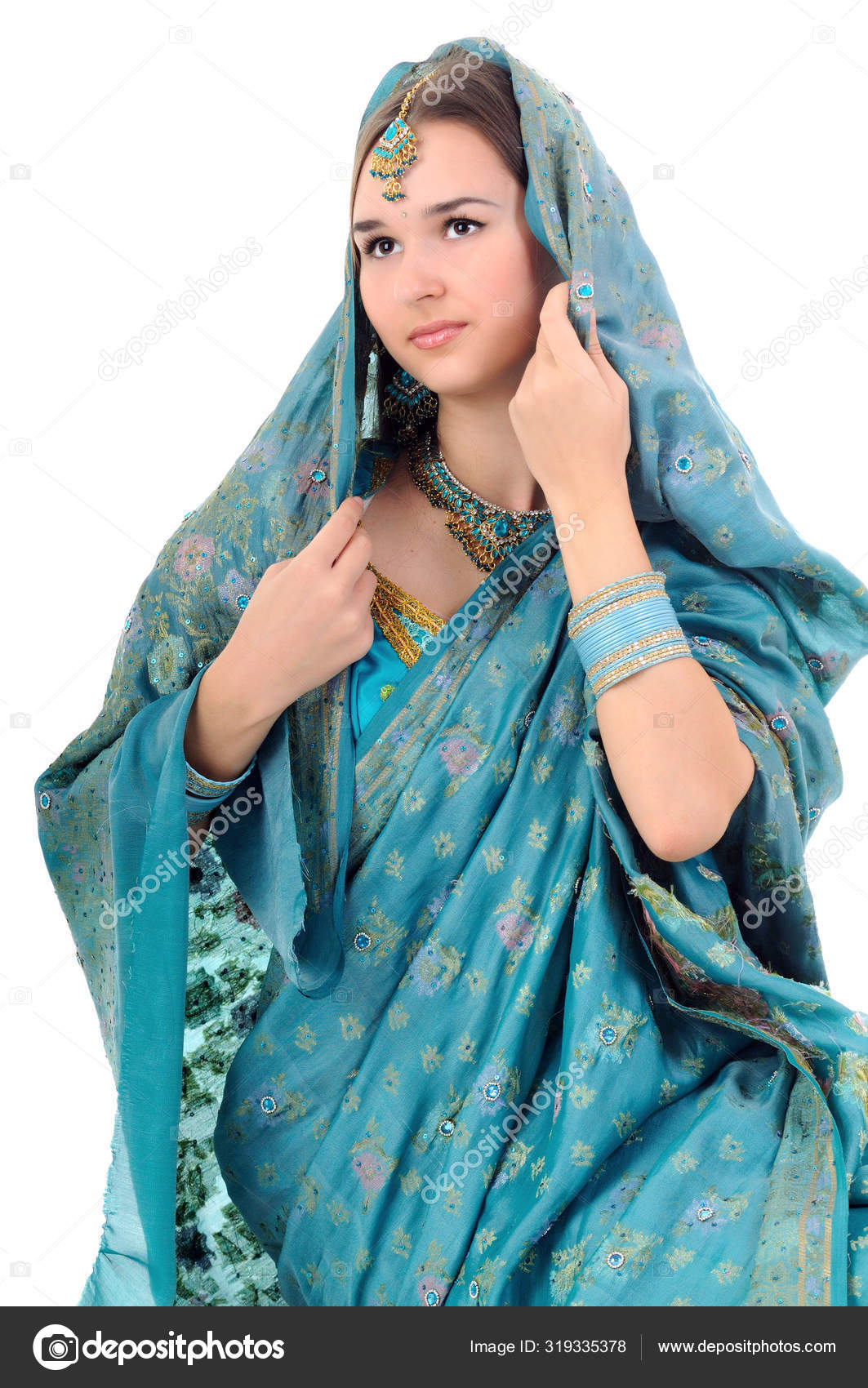 Retrato de hermosa chica en ropa india: fotografía de stock ©  YouraPechkin@gmail.com #319335378