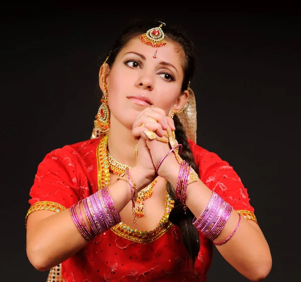 Retrato de mujer en traje indio — Foto de Stock