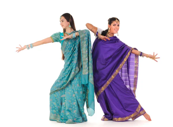 춤추는 두 명의 인도 여자 — 스톡 사진