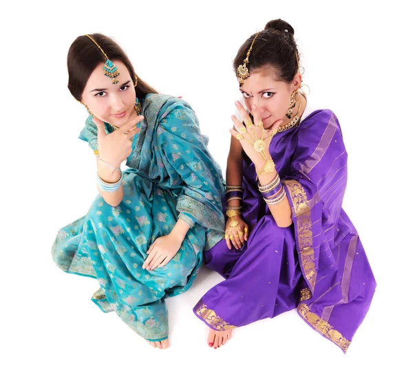 Dos mujeres indias mostrando elemento de baile — Foto de Stock