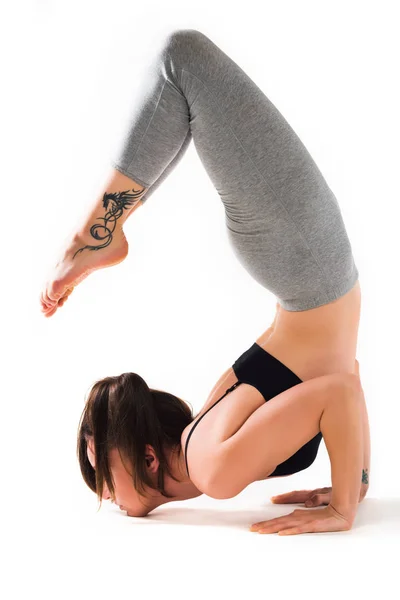 Slender beautiful young girl a yoga teacher — Stock Photo, Image