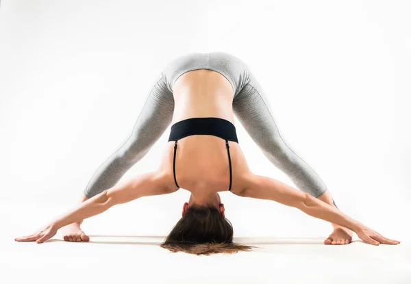 Athlete doing prasarita padottanasana yoga stand — Stok Foto