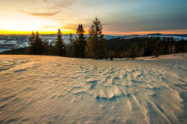 Tichá krajina v horském údolí — Stock fotografie