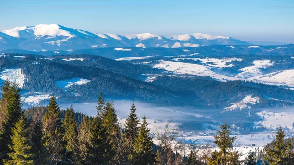 Hermoso panorama fascinante de una pista de esquí — Foto de Stock