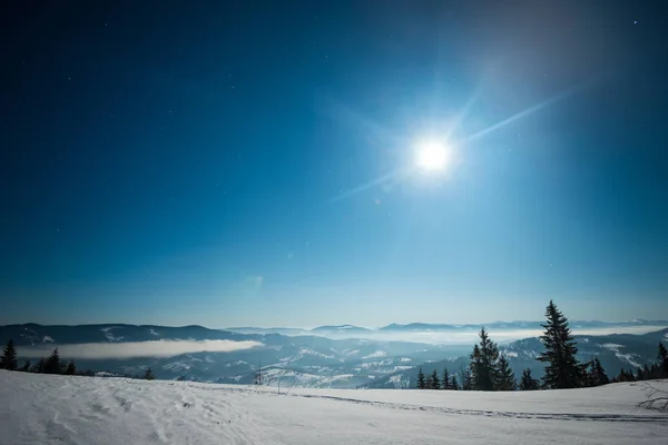 Wspaniały piękny zimowy krajobraz — Zdjęcie stockowe