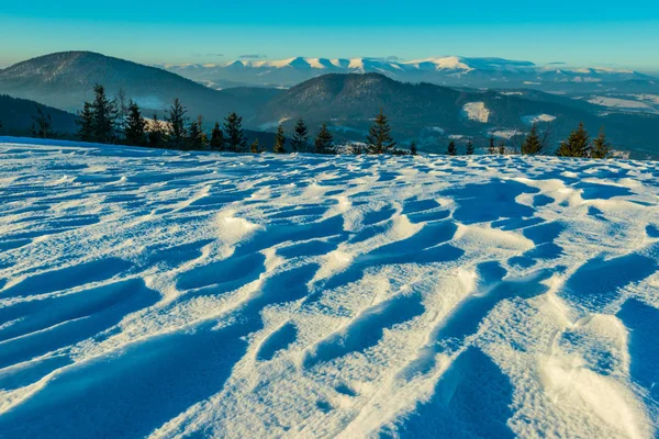 Hermosa vista fascinante de las olas de nieve de esquí — Foto de Stock