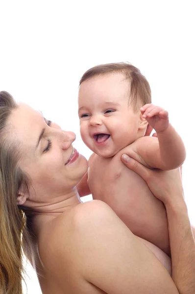 Мати обіймає милого маленького новонародженого — стокове фото