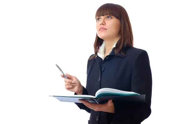 Mujer joven reflexiva posa con cuaderno — Foto de Stock