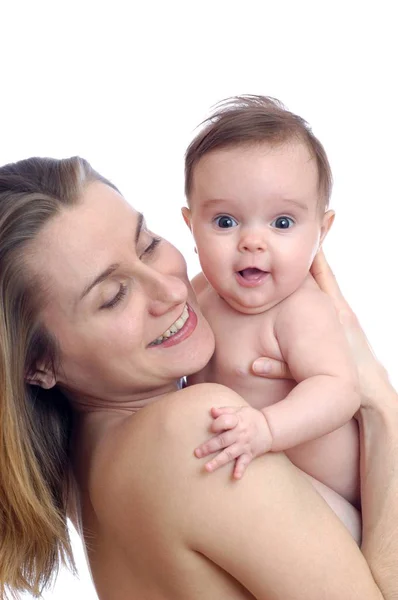 Mutter umarmt süßes kleines Neugeborenes — Stockfoto