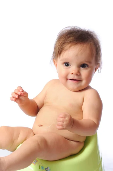 Entrenamiento en el orinal de bebé adorable — Foto de Stock