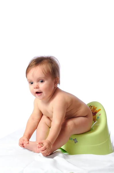 Entrenamiento en el orinal de bebé adorable — Foto de Stock