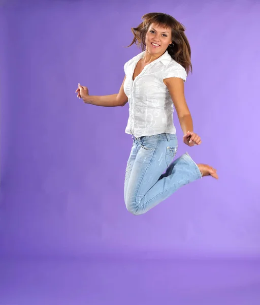 Positivo feliz salto caucásico mujer — Foto de Stock