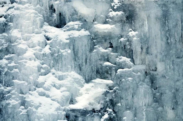 Háttér fagyasztott jeges hegyi vízesés — Stock Fotó