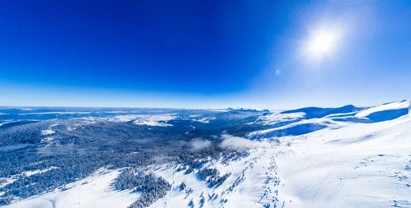 Güzel bir tepenin büyülü manzarası — Stok fotoğraf