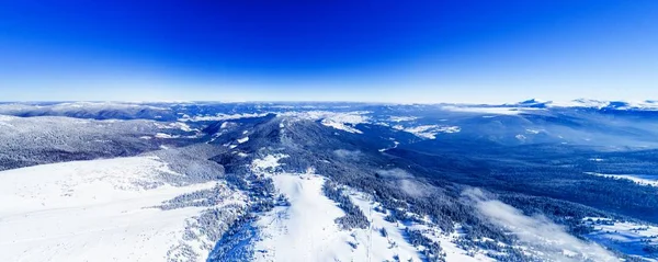 Волшебная 360vr панорама красивого холма — стоковое фото