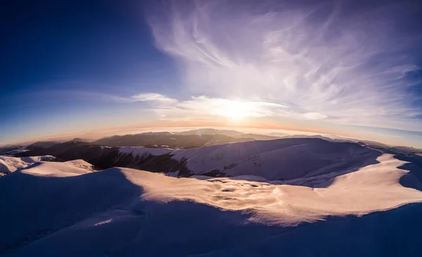 美丽的全景，雪山覆盖 — 图库照片