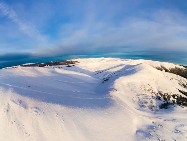 Malerisches Winterpanorama der Berge — Stockfoto