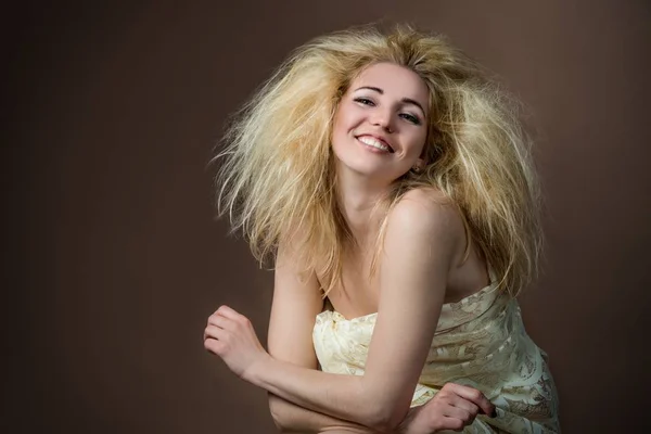 Portrét krásné mladé blonďaté ženy — Stock fotografie
