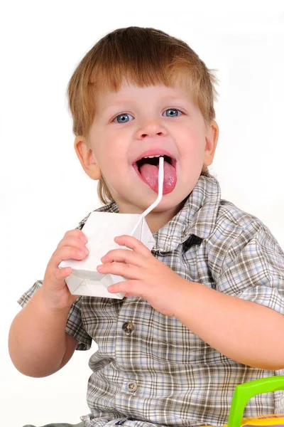 Retrato de cerca de un niño encantador —  Fotos de Stock