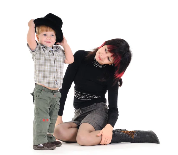 Nette fürsorgliche junge Mutter spricht mit Kind — Stockfoto