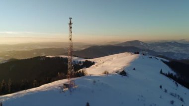 Karpat Dağları 'nda güzel kış doğası hava günbatımı, Akşam güzelliği ilham kaynağı gerçek zamanlı arka plan Uhd Hd