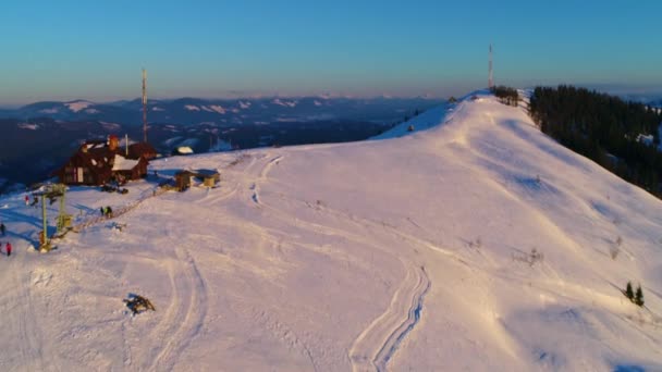 Hermosa Puesta Sol Aérea Naturaleza Invierno Las Montañas Los Cárpatos — Vídeo de stock