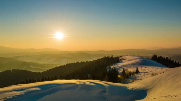 Ηλιοβασίλεμα Στο Χειμερινό Βουνό — Αρχείο Βίντεο