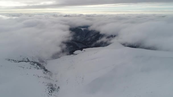 Güzel Dağ Günü Bulutlu Kış Topraklarında — Stok video