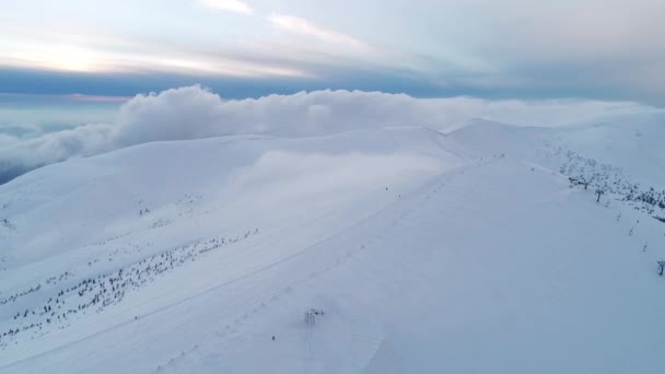 冬のカルパチアの自然 空中ビューリアルタイム Uhd — ストック動画