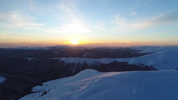 Invierno Volar Sobre Las Montañas Luz Del Sol Noche — Vídeos de Stock