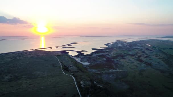 美しい湖の上の珍しい島 — ストック動画