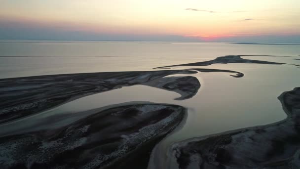 美しい湖の上の珍しい島 — ストック動画