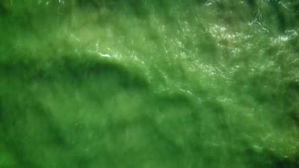 Flygfoto Vågor Sandstrand Havsvågor Den Vackra Stranden Antenn Utsikt Drönare — Stockvideo