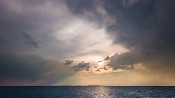 Time Lapse Cielo Nuvoloso Con Tempesta Sul Lago — Video Stock