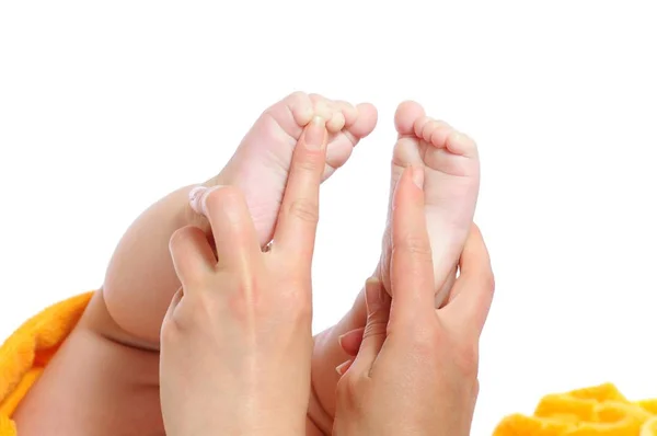 Close-up de cuidar das mãos da mãe fazendo massagem — Fotografia de Stock